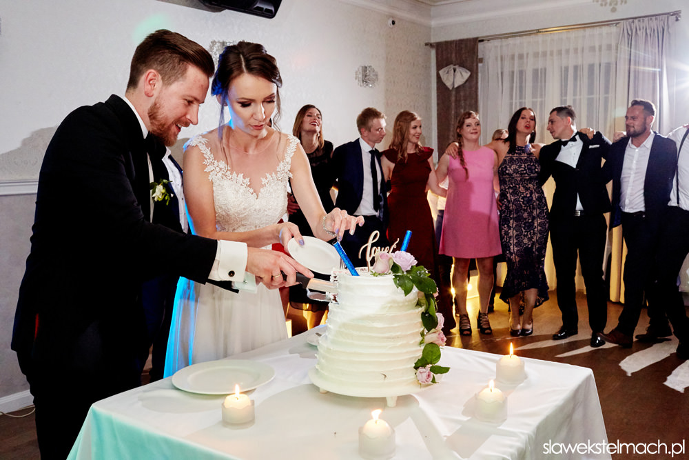 Wspaniałe wesele Jodłowy Dwór.
Przyjęcie weselne – jodłowy Dwór tort weselny w jodłowym dworze